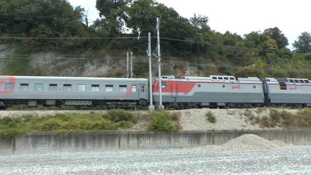 Электровоз 2ЭС4к-098 с пассажирским смотреть онлайн