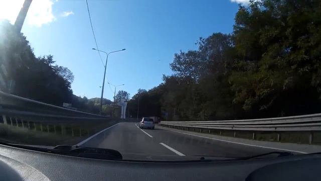 Дорога Сочи-Дагомыс и светофоры на солнечных батареях