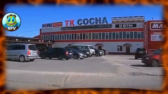 ПРИКОЛЫ 2018 - ЖЕНЩИНЫ ЗА РУЛЕМ - УРОВЕНЬ БОГ, Август, №62. БЛОНДИНКА ТУПИТ ЗА РУЛЕМ / RFV смотреть онлайн