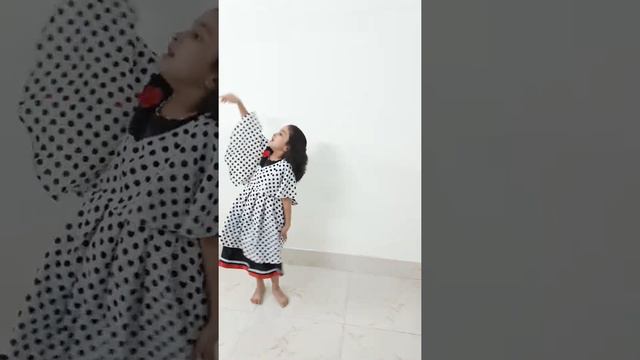 Ene de tui reshmi churi- covered by little girl смотреть онлайн