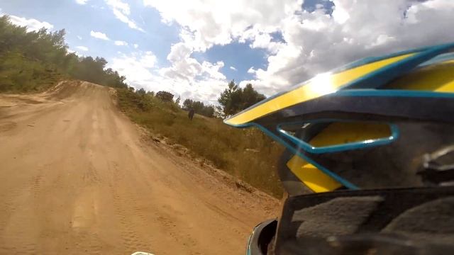 Дети жгут на кроссовой трассе, квадрики энд мотики смотреть онлайн