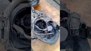как заменить ксеноновую лампочку на Nissan Tiana