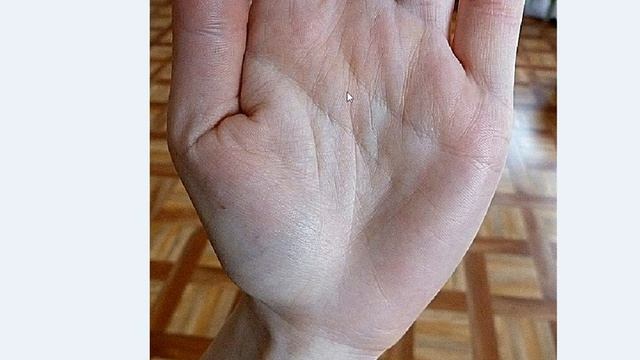 что за знак под безымянным пальцем? это флаг? хиромантия смотреть онлайн