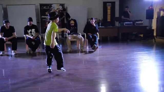 до 9 лет Bgirl Rey г.Ухта Vs Bboy Seva - 