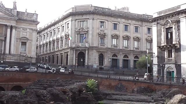 Странная Катания - Дома Великанов , Strange Catania - Houses of Giants смотреть онлайн