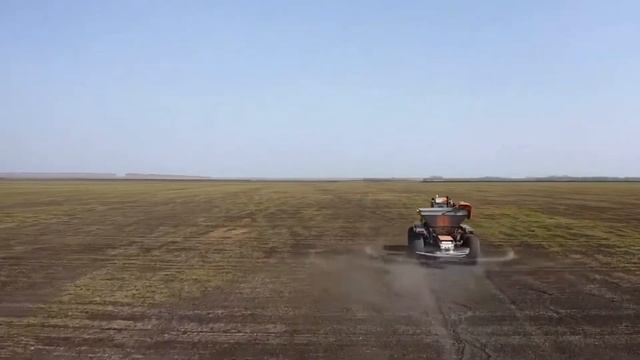 Разбрасыватель минеральных удобрений Туман-2м на полях Тамбовской области смотреть онлайн