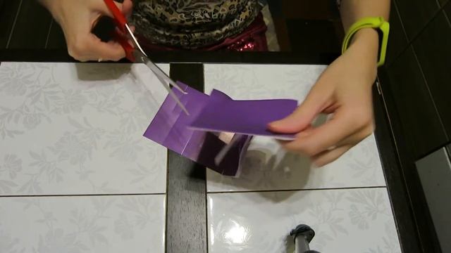 Как пролезть сквозь лист бумаги. Веселый фокус для праздника.How to crawl through a sheet of paper. смотреть онлайн