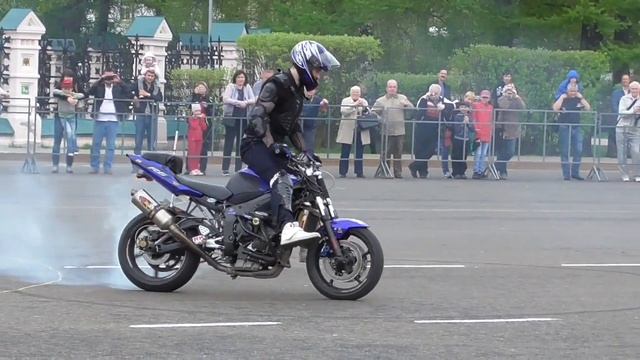 Шоу на мотоцикле !.mp4 смотреть онлайн