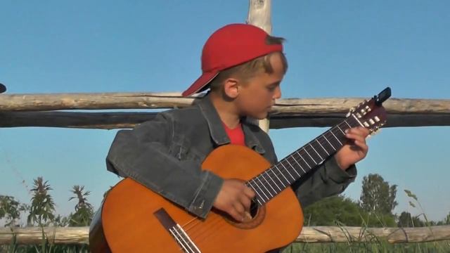 На гитаре играет Загуляев Тарасий, сын Александра и Галины. 16. 06. 2017 смотреть онлайн