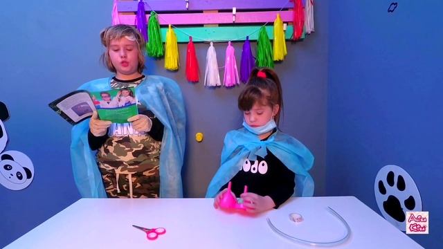 СУМАСШЕДШИЕ УЧЕНЫЕ ? Проводим химические опыты дома | Alisa Kisa смотреть онлайн