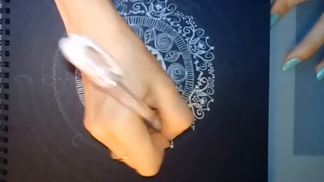 Картинки для срисовки. Мандала белой ручкой в черном скетчбуке смотреть онлайн