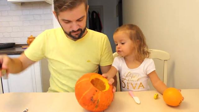 КАК ВЫРЕЗАТЬ ТЫКВУ ДЛЯ ХЭЛЛУИНА | How to make a halloween pumpkin? смотреть онлайн