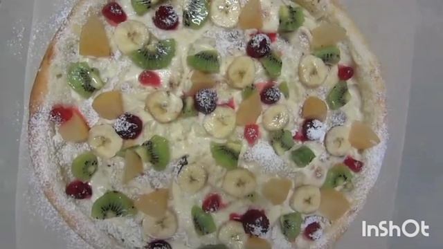 Шикарная пицца с фруктами на сливках. смотреть онлайн