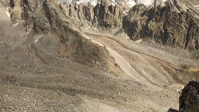Над ущельем Куллумкол Су и над старым Джайлык в горах Балкарии смотреть онлайн