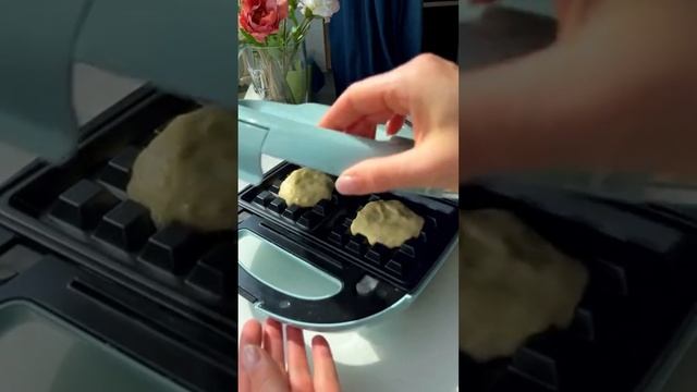 Блины с клубничным соусом