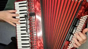 Как играть песню "Маленькой ёлочке холодно зимой"