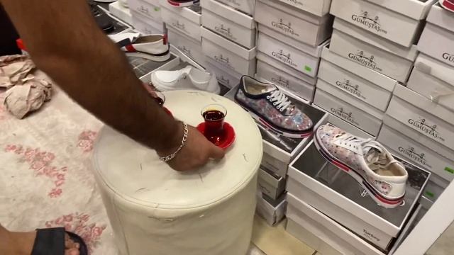 Крутые копии известных брендов: Fendi, Pandora, Tommy Hilfilger. Выбираем сумку и кроссовки. смотреть онлайн