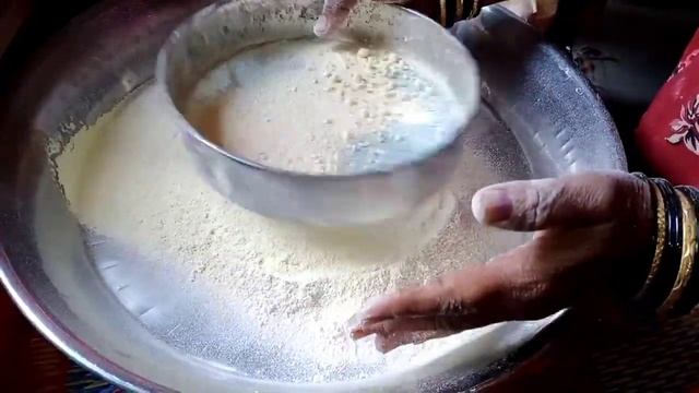 पालक पुरी रेसिपी ? पुरी टम्म फुगण्यासाठी खास टिप्स | palak puri recipe in marathi | palak puri смотреть онлайн