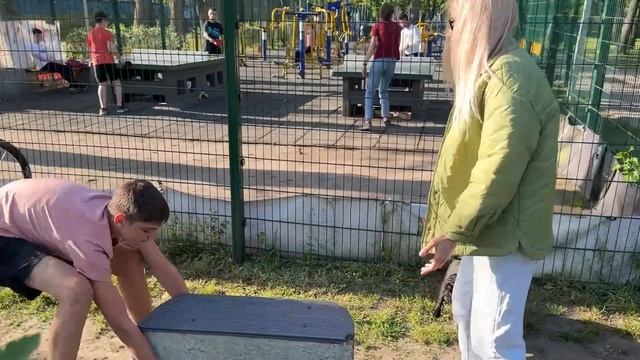 Я в заложниках. Вызвали полицию за воровство. Людям скучно живется✅. Прогулка с котом. смотреть онлайн