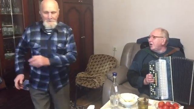 дедушка 91 год танцует под гармонь смотреть онлайн