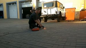 Чистка тротуарной плитки