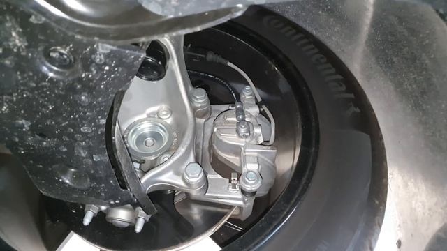 Auf Hebebühne: VW ID.3 - Ansicht von unten смотреть онлайн
