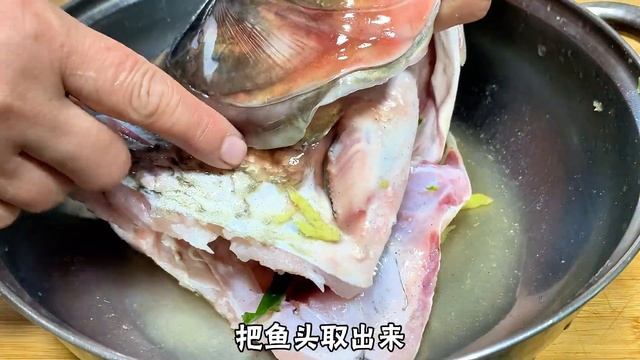 魚頭豆腐湯要想奶白沒有腥味，方法很重要，要牢記去三處和六不放【劉姐廚房 Magic Food】#魚頭豆腐湯 смотреть онлайн
