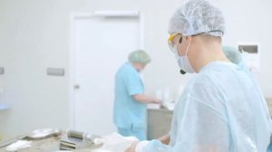 Гидрохирургическая обработка раны с помощью устройства VersaJet и аутодермопластика