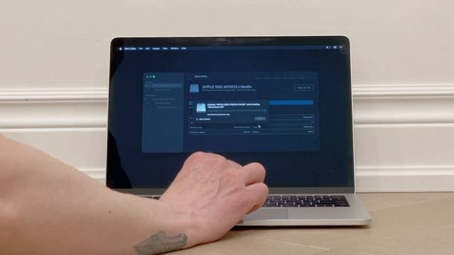 How to Factory reset MacBook Pro, Air, iMac M1 (Pre-2018 Intel Monterey or Big Sur) смотреть онлайн