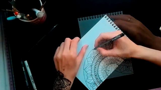 Мандала восход солнца линерами и акварелью. Mandala sunrise with liners and watercolor смотреть онлайн