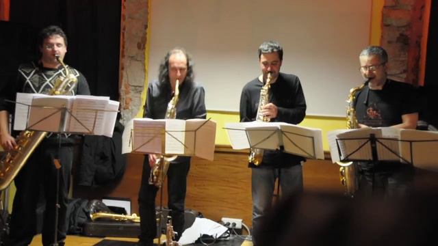 True Voices Sax Quartet - Performing 21st Century Schizoid Man смотреть онлайн