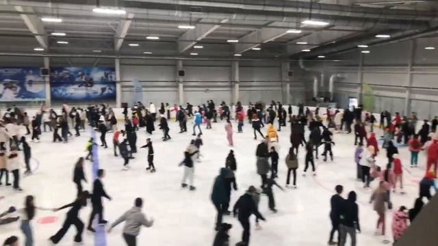 Пять саратовских ледовых арен будут работать для детей до 22.00 смотреть онлайн