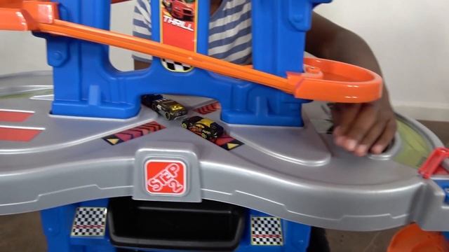 Hot Wheels Ultimate Garage VS Road Rally Raceway смотреть онлайн