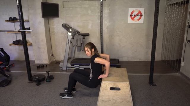 ОБРАТНЫЕ ОТЖИМАНИЯ | ТЕХНИКА ВЫПОЛНЕНИЯ УПРАЖНЕНИЯ | ФИТНЕС смотреть онлайн