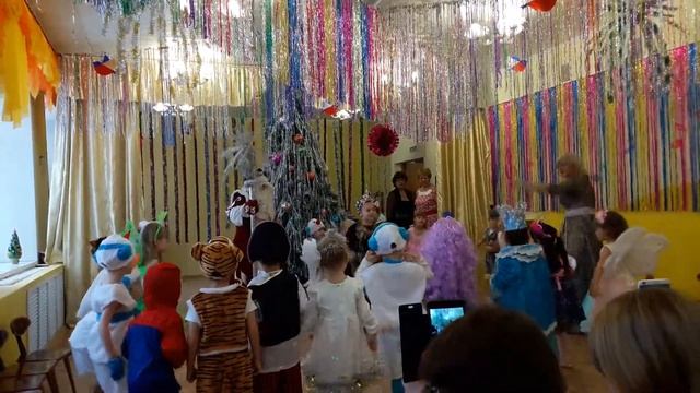 Новогодний утренник. Дискотека Бабки Ёжки смотреть онлайн
