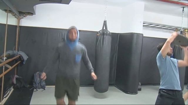 интервью. Тренир по боксу Славик Цур Гросс смотреть онлайн