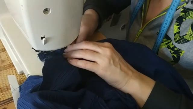 DIY . Блузка за 10 минут!! Перешиваю мужскую рубашку в женскую !!! смотреть онлайн