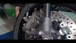 Замена передних колодок на мотоцикле