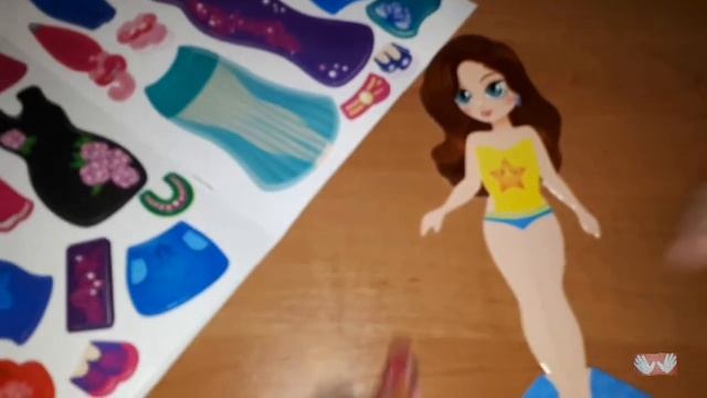 Книга для девочек «Fashion Look» Бумажная кукла Развивающая игра Одень Куклу смотреть онлайн