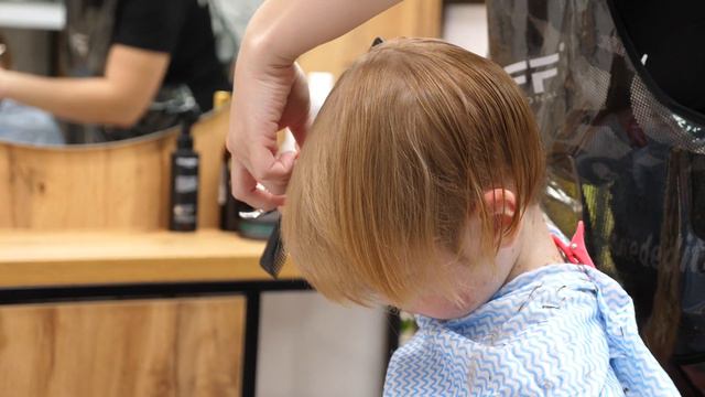 Barbara's new Haircut 😍 | visiting hairdressing salon after lockdown #style #beauty смотреть онлайн