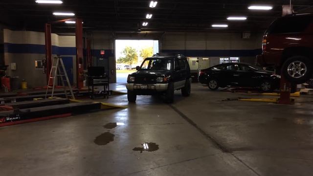 1995 Mitsubishi Montero LS 15x8 -19 BFGoodrich KM2 33x12.50 смотреть онлайн