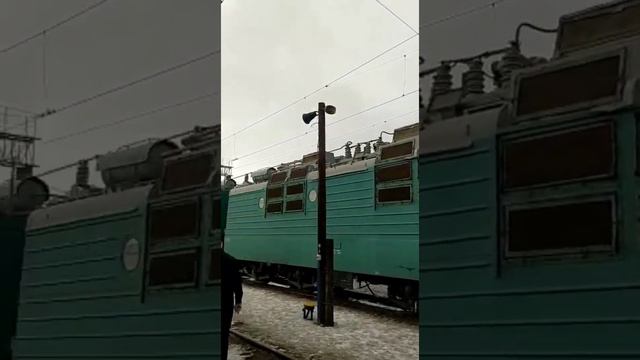 Действия при изломе токоприемника. ТЧЭ-10 представляет смотреть онлайн