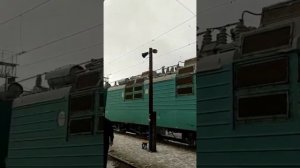 Действия при изломе токоприемника. ТЧЭ-10 представляет