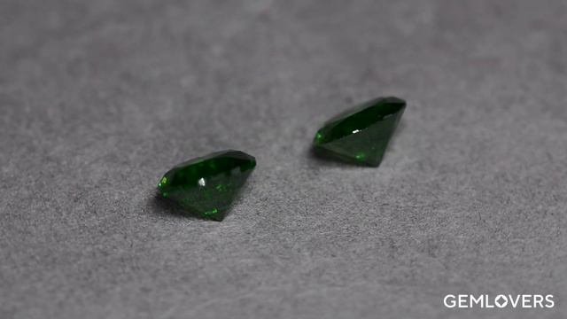 Парные ограненные демантоиды из России 2.11 карат смотреть онлайн