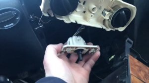 Замена лампочек подсветки печки Тойоты Короллы е120