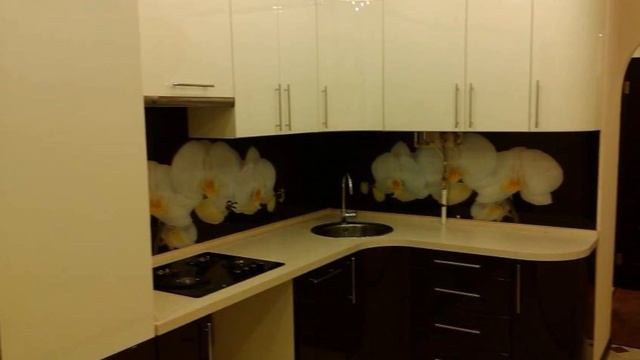Угловые кухни — это комплект кухонной мебели, рассчитанный на угловое размещение в помещении смотреть онлайн