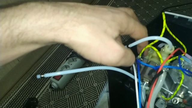 Не поступає вода розбираєм чистимо. Кавоварка рожкова Ardesto ECM-EM14S