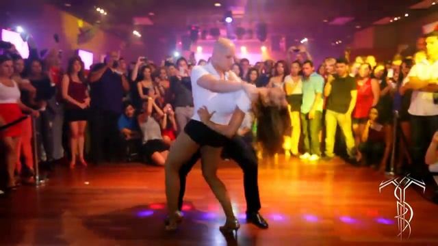 Best Basic Bachata ! ATACA & LA ALEMANA смотреть онлайн