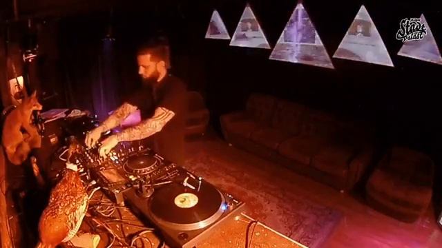 Alexander Brandl - DJ set (04/2020) during Corona for Kulturwerk MV смотреть онлайн