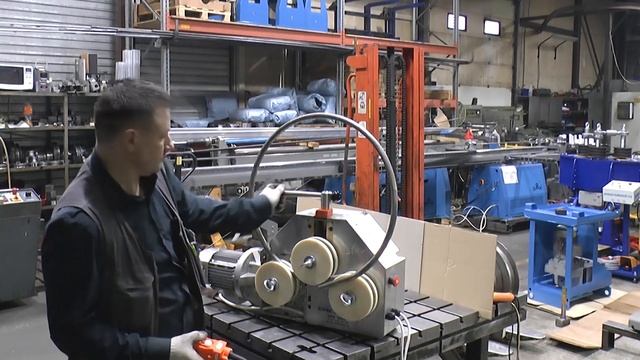 Гибка трубы 22 мм в кольцо на 3-х роликовом электрическом трубогибе JUNIOR смотреть онлайн